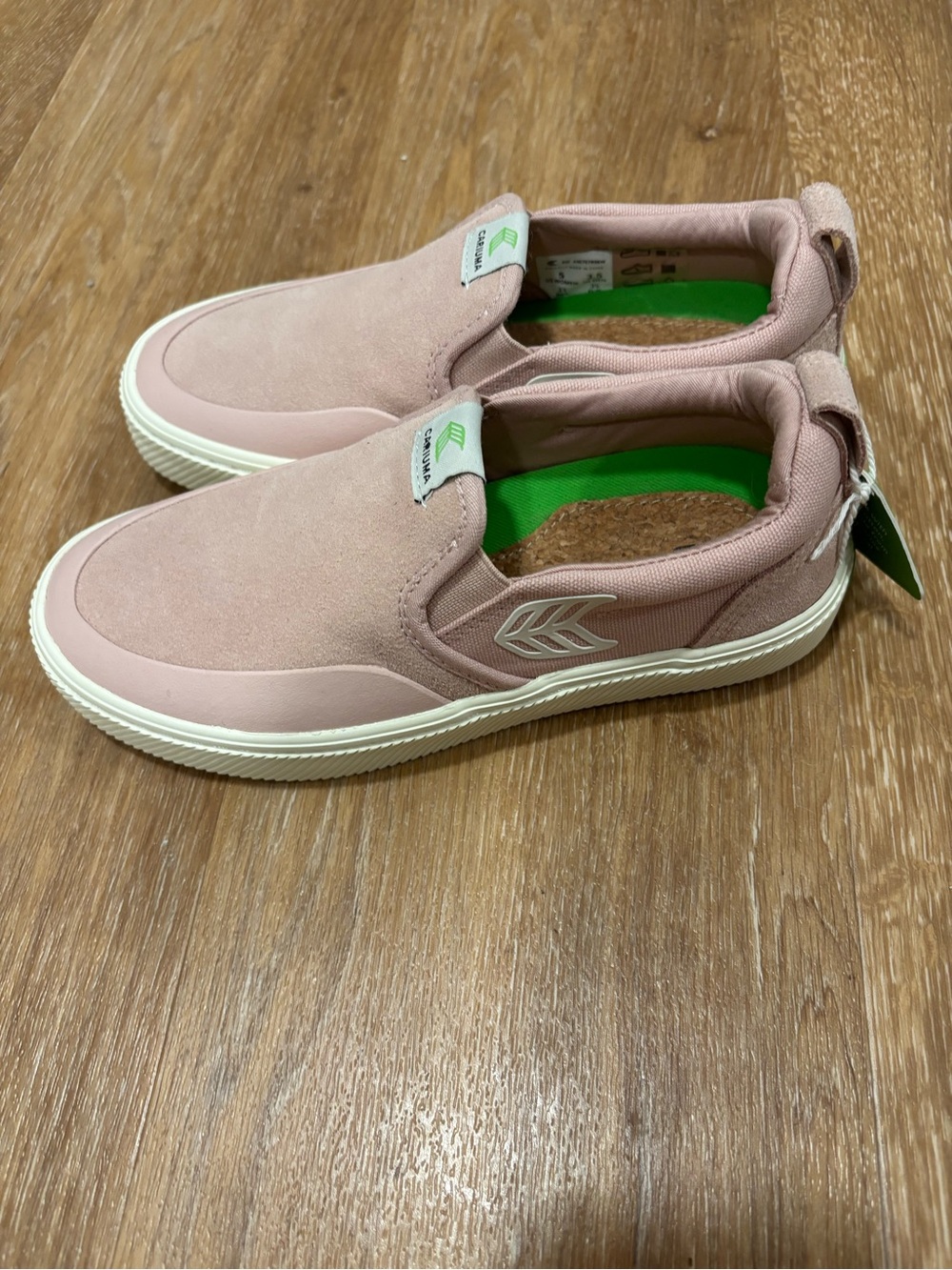 Rose Cariuma Slip-On Sneakers